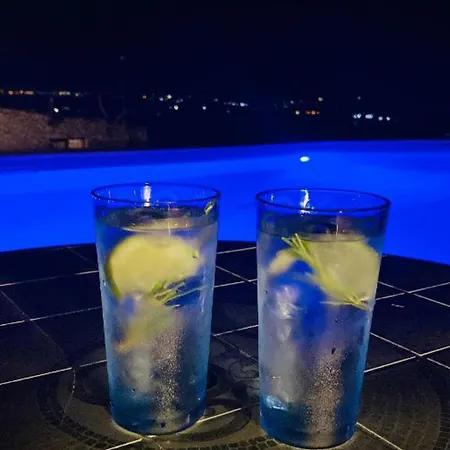 Casale Rustico Con Piscina Ad Uso Esclusivo - Climatizzata - Wi-fi *
